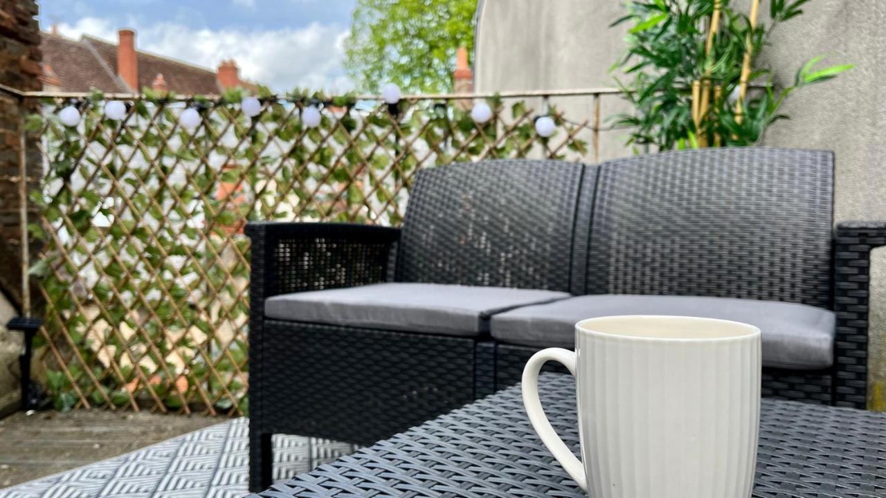 L'Artiste En Duplex Apartment Nevers Bagian luar foto